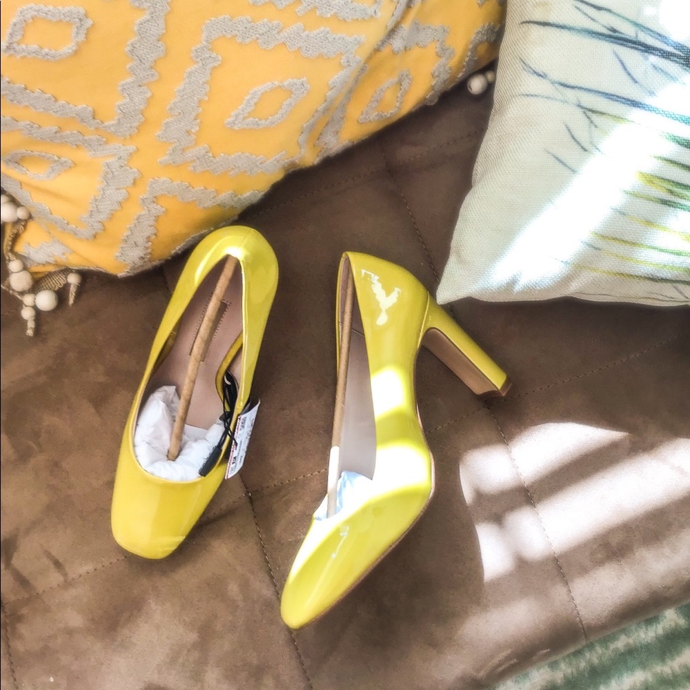 ๐ Lemon Yellow Patent Heels - Picture 6 of 8